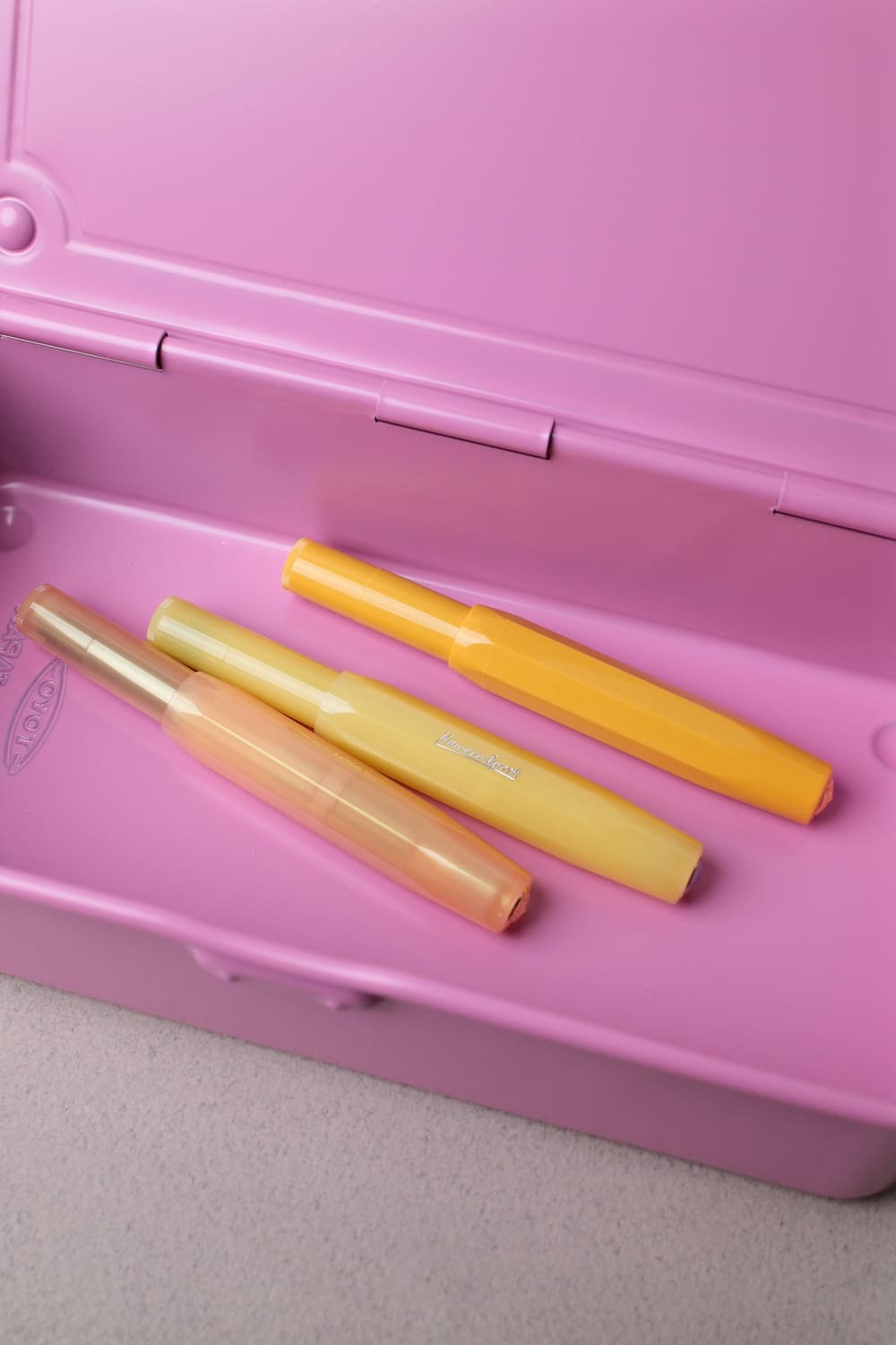 Boite Outils &amp; Rangement T-190 Rose Bonbon  - Toyo Steel