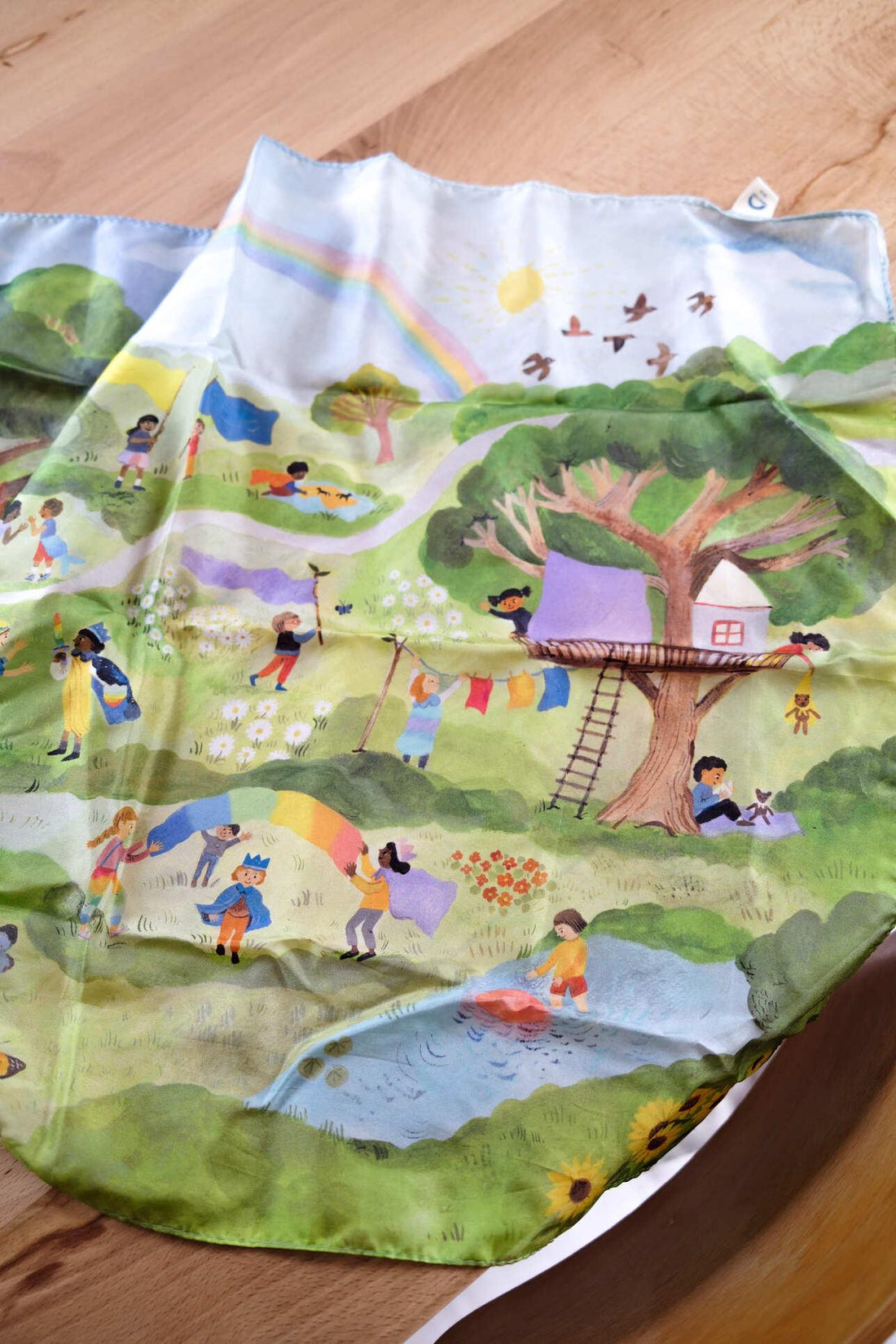 Soie Playsilk Seek &amp; Find - 56 cm x 74 cm - Sarah&