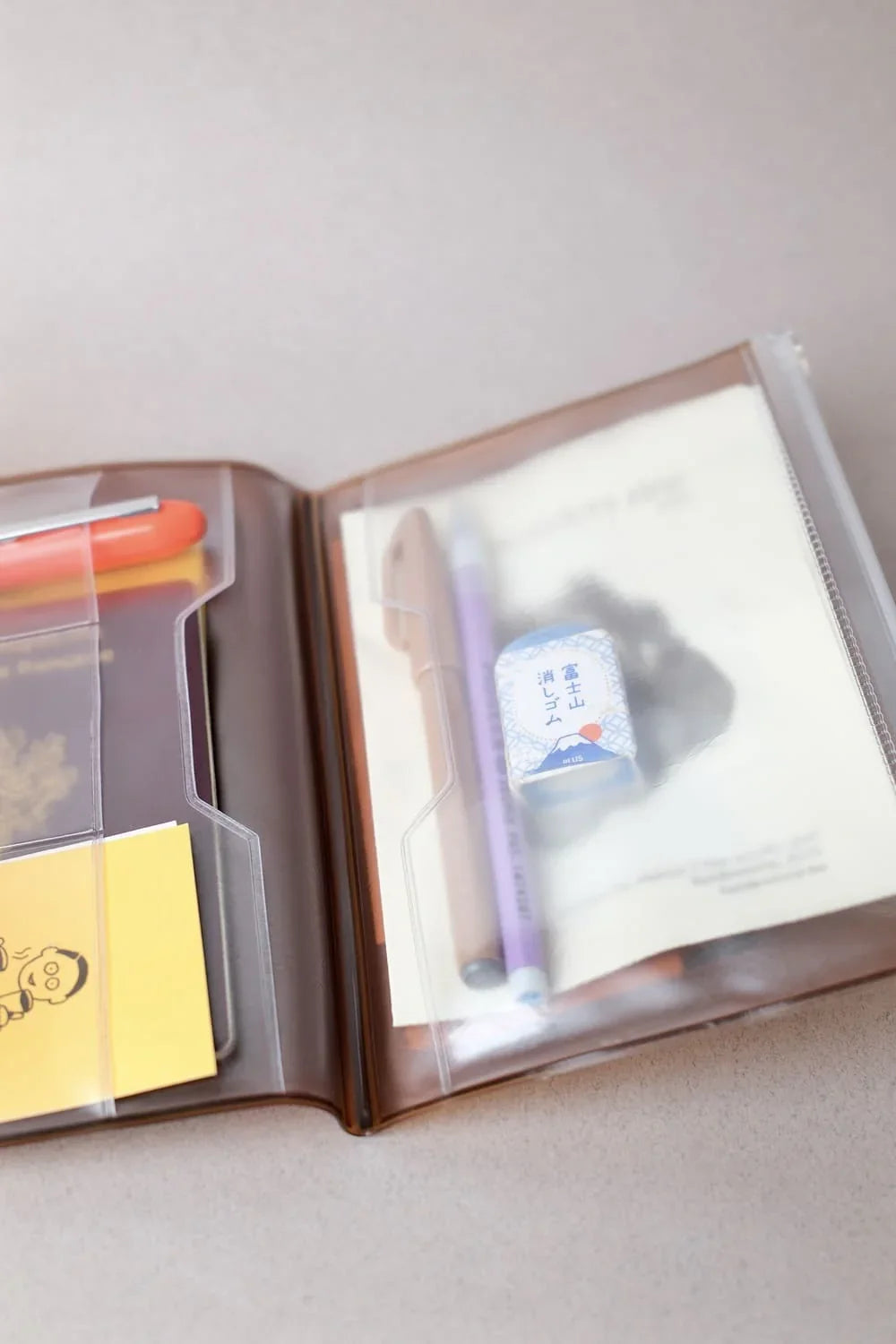 Travel Organizer - Clear &amp; Clear Brown -  Nähe