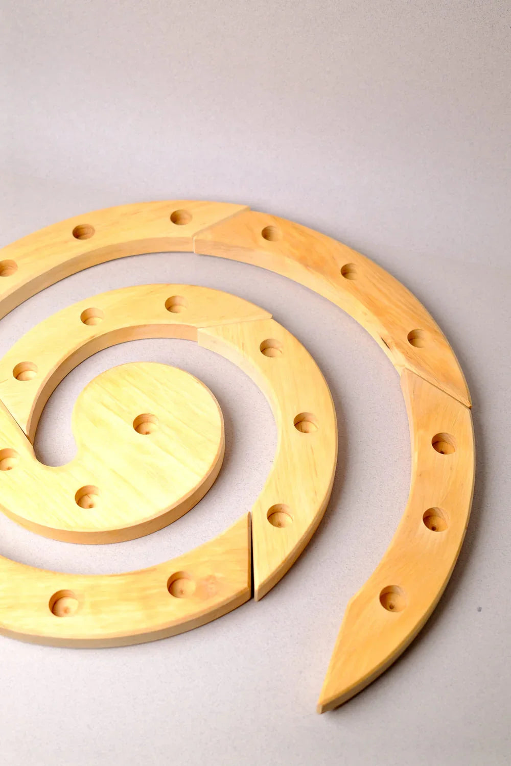 Spirale de célébration en bois naturel – Grimm’s