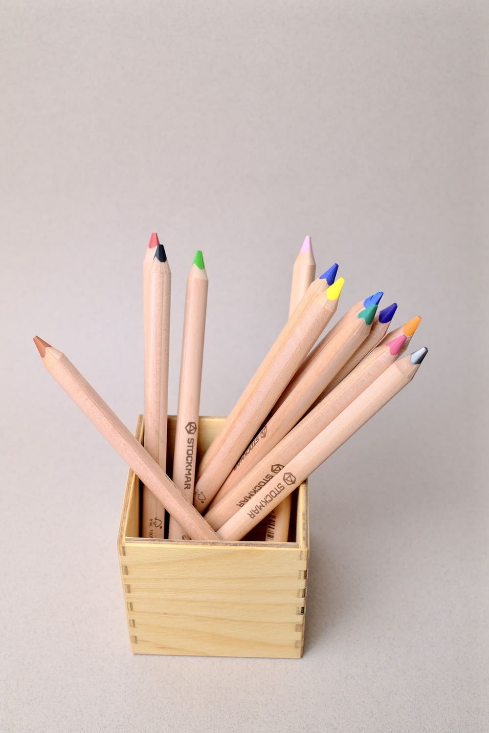 Boite de 12+1 Crayons de Couleurs Triangulaires -  Stockmar